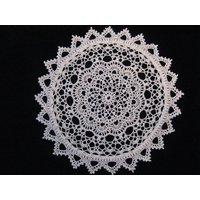 Gehäkeltes Rundes Entzückendes 14 Zoll Deckchen von JustCrocheting