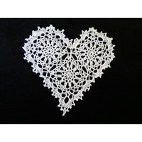 Gehäkeltes Weißes Herzdeckchen von JustCrocheting