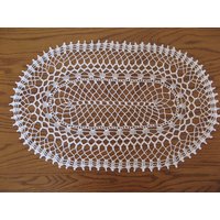 Gehäkeltes Weißes Oval Nr. 4 Deckchen, 50 X 33 cm von JustCrocheting