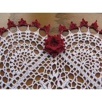 Herzförmiges Gehäkeltes Spitzendeckchen - Herz Aus Filz von JustCrocheting
