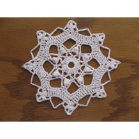 Kleines Rundes 11 cm Weißes Deckchen 99-3 von JustCrocheting