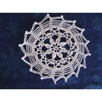 Kleines Rundes Deckchen -99-25 von JustCrocheting