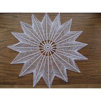 Rundes 45 cm Deckchen Gehäkelt von JustCrocheting