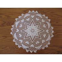 Rundes Gehäkeltes 15-Zoll-Herz - Und Diamantdeckchen von JustCrocheting