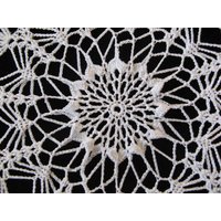 Spitzen-Andenken Rundes Gehäkeltes 12-Zoll-Weißes Deckchen von JustCrocheting