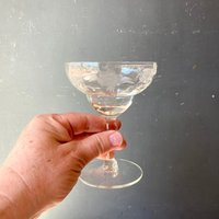 Paar 1950Er Jahre Champagner Cocktailglas - Geätzte Blumen Und Ranken von JustSmashingDarling