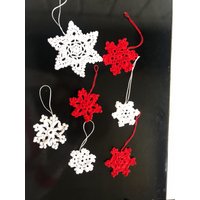 Dekorative Weihnachtssterne, Gehäkelt, in Verschiedenen Farben Und Größen, Ein Echter Hingucker, Weiß, Rot, Gold Oder Silber von JuttasBoutique