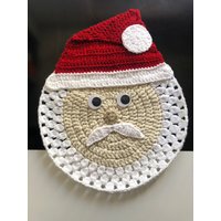 Weihnachtsmann Als Dekoration Oder Tischsets, Sehr Dekorativ , Gehäkelt Aus Bändchengarn Und Wolle Mit Wackelaugen, in 2 Größen Weihnachtsmann Als Dekoration Oder Tischsets, Sehr Dekorativ , Gehäkelt Aus Bändchengarn Und Wolle Mit Wackelaugen, in 2 Größen von JuttasBoutique