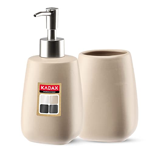 KADAX 2-teiliges Badezimmer Set aus Keramik, Badaccessoires, Badzubehör, Seifenspender, Badezimmerbecher, Seifenschale und WC-Bürste (Becher&Spender Beige) von KADAX