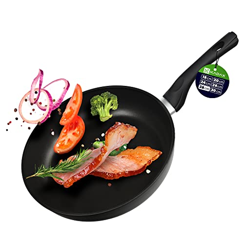 KADAX Bratpfanne, Pfanne mit Antihaftbeschichtung, beschichtete Gourmetpfanne, Induktion Universallpfanne, Bräter für fettfreies Kochen, Pfanne mit Kunststoffgriff (⌀ 28cm) von KADAX