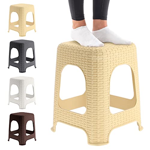 KADAX Hocker aus Kunststoff, Tritthocker bis 120 kg, Rattanhocker mit Antirutschfüßen, Badhocker, Wohnhocker, Leichter Sitzhocker, Gartenhocker, Schemel (Beige) von KADAX