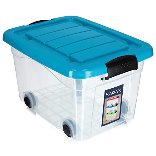 KADAX Kunststoffbehälter mit Rollen, Aufbewahrungsbox aus Kunststoff, Organizer mit Deckel, Clipbox für Spielzeug, Aufbewahrungsbehälter mit Klickverschluss (20L, blau) von KADAX