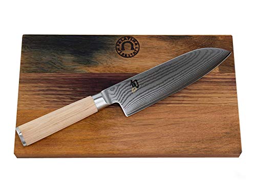 Kai Shun Classic White Geschenkset | ultrascharfes Santoku DM-0702W | 18 cm Klinge aus 32-Lagen Damaststahl | + Schneidebrett aus Fassholz (Eiche) 30x18 cm | VK: 238,- € von KAI/Palatina Werkstatt