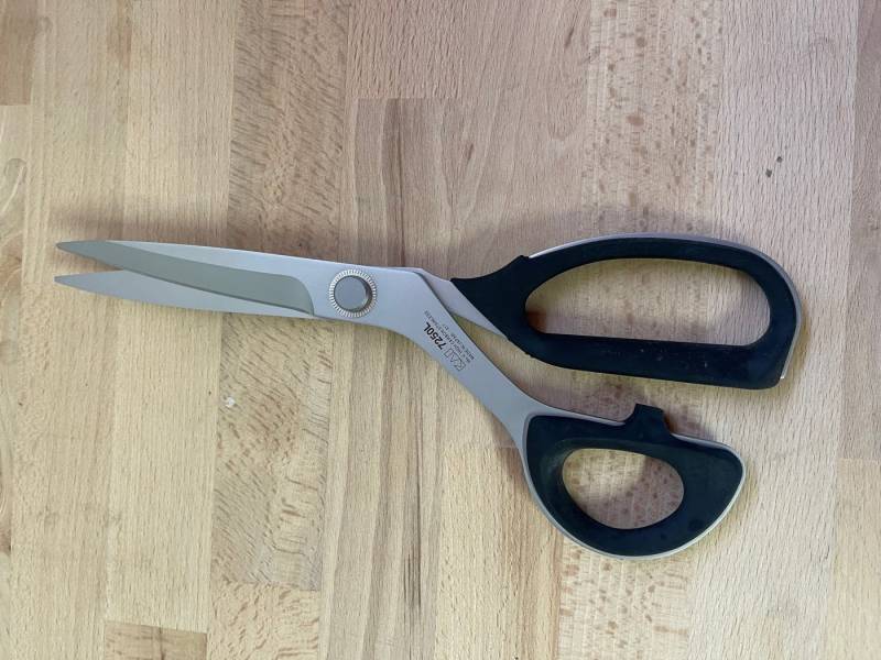 KAI Haushaltsschere Kai Profi Schere 7250L 10Zoll 250mm rostfreier Sonderstahl LINKS, (1-tlg) von KAI