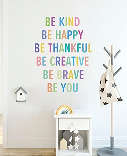 Wandtattoo mit inspirierendem Zitat "Be Brave, Be Creative, Be Kind, Be Thankful, Be Happy, Be You", Positive Zitat für Klassenzimmer, Kinderdekoration. von KAIRNE
