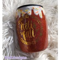 Hello Fall Glitzernder Becher // Herbst Kaffeetasse Mit Aufkleber & Weißer Glasur Streuseln - Fügen Sie Einen Namen/Ein Bild Zitat Etc von KAKcrochet