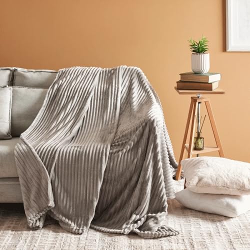 KARACA Ruby Stripe Wellsoft Doppel Decke, Grau - Gemütliche Wärme und Zeitloses Design für Ihr Zuhause KARACA Ruby Stripe Wellsoft Doppel Decke, Grau - Gemütliche Wärme und Zeitloses Design für Ihr Zuhause von KARACA