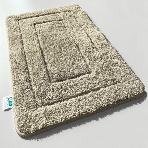 KARAT Badteppich Atlantis - extra flauschig & schnelltrocknend - Badezimmerteppich mit rutschsicherer Rückseite - Badematte Duschvorleger (70 x 120 cm, Beige) von KARAT