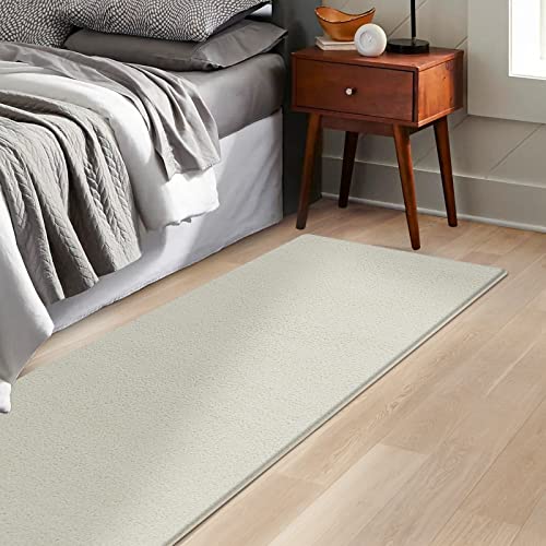 KARAT Bettvorleger Dynasty - edle Velours Bettumrandung - Teppich Läufer für Schlafzimmer Wohnzimmer - Flauschiger Teppichläufer (67 x 160 cm, Creme) von KARAT