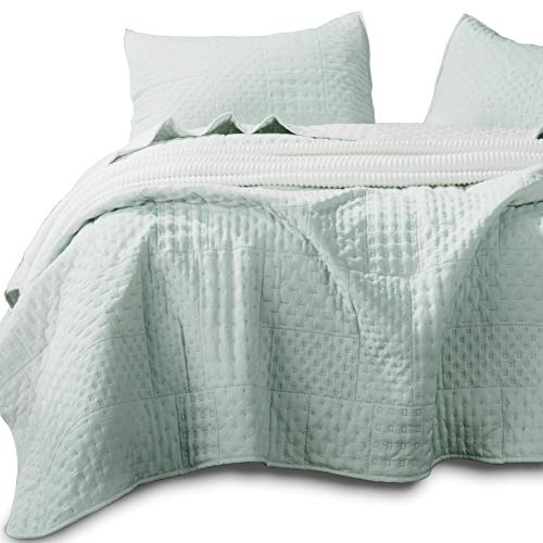 KASENTEX Quilted Coverlet 3-pc Mini Bedding Set - All Season Lightweight Ultra Soft Stone Washed Blanket - Heat-Pressed 2-Tone Reversible Color, King + 2 King Shams, Milky Green/Sheer Pink von KASENTEX