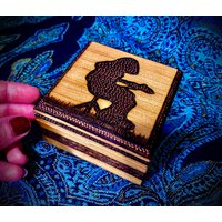 Gitarre Silhouette Weit Verbreitete Panik Hand Holz Verbrannt Holzkiste von KATAiiA