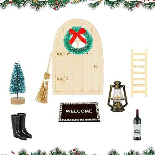 KATELUO Wichteltür Weihnachten Set, 9 Pcs Miniatur Wichtel Set, Puppenhaus Zubehör Weihnachten, Elfentür aus Holz Weihnachtsbaum Dekokranz Holzleiter Wichtelbesen Stiefel Laterne Feentür Ornament von KATELUO