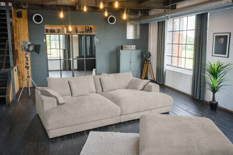 KAWOLA Big-Sofa MADELINE Großes Cordsofa - Entspannung pur - Wohnzimmer Couch, Inklusive Hocker, Zierkissen, legere Polsterung, zeitloses Design von KAWOLA