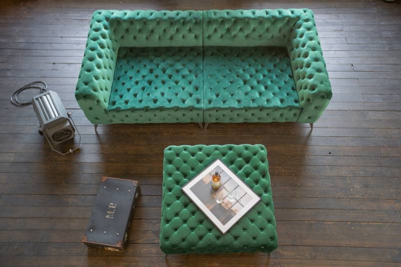 KAWOLA Big-Sofa NARLA, Couch Chesterfield Velvet, mit oder ohne Hocker, 280x140 cm von KAWOLA
