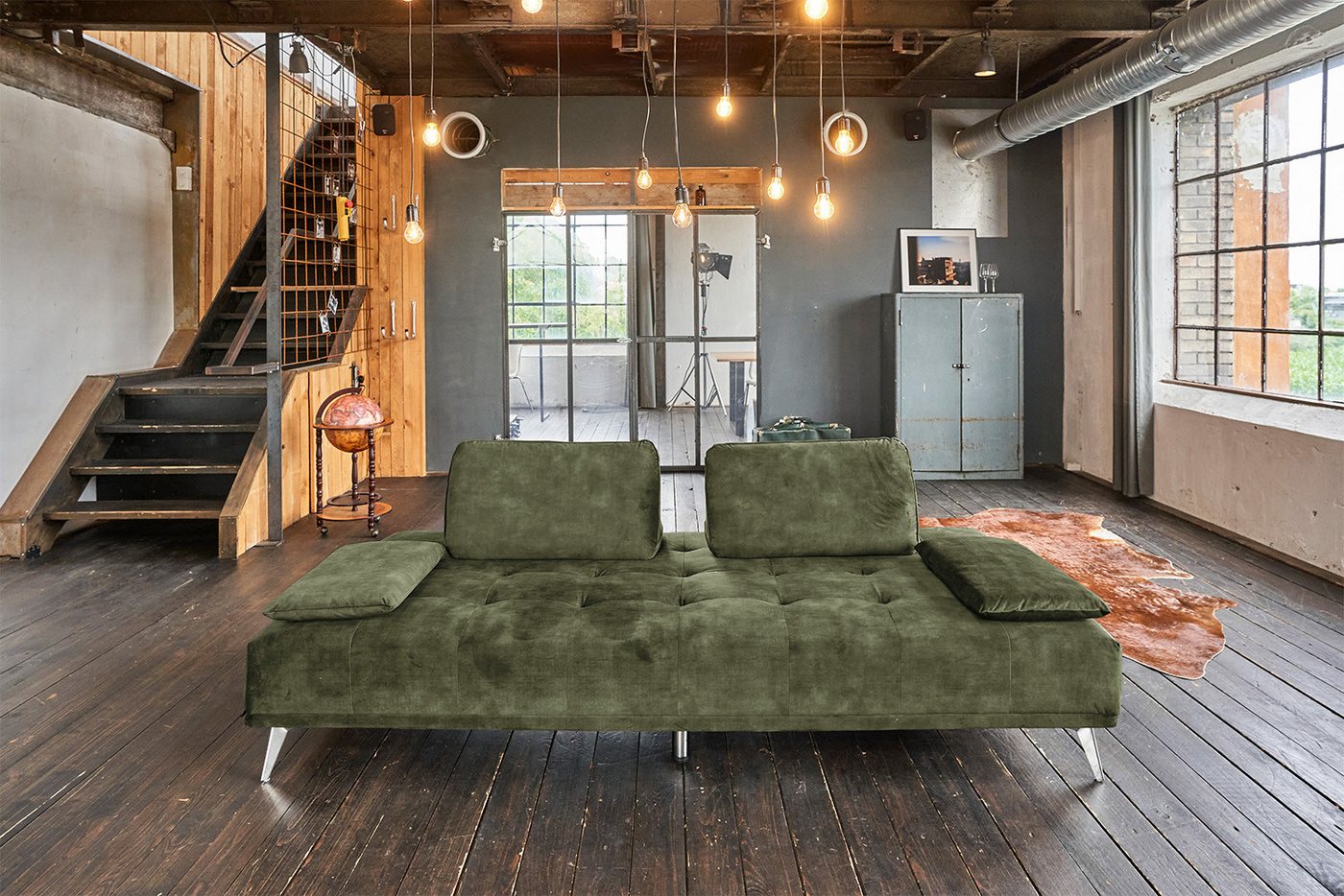 KAWOLA Schlafsofa WIOLO Velvet moosgrün - Bequeme Liegefläche - Gästebett, Modernes Daybed mit Kissen, Schlafcouch, Wohnzimmer Sofa von KAWOLA