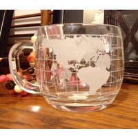 Verkauf-Vintage Itd Kolonialen Schrank Geätzten Glas Weltkarte Auf Raster Schwere Kaffee Tasse Verkauf-Vintage Itd Kolonialen Schrank Geätzten Glas Weltkarte Auf Raster Schwere Kaffee Tasse von KCRevival