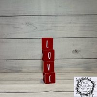 1 Stück Holz Block/2 Holzblöcke Stapelbares Tablett Valentinstag Bauernhaus Rustikales Dekor Weihnachtsdekoration von KCRusticDesignsCo