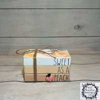 Pfirsich Holz Mini Bücherstapel/ Stapelbares Tablett/ Bücherregal/ Regalsitter/ Dekor/ Obstschale von KCRusticDesignsCo