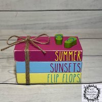 Sommer Mini Holz Buch Stapel/Tier Tablett Dekor Bücher Regal Sitter Flip Flops Sonnenuntergänge von KCRusticDesignsCo