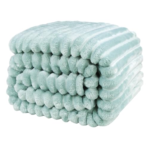 Kuscheldecke - Warme Flausige Bettüberwurf Decke und Sofadecke - Streifen Design Mama, Frauen und Freundin (Matcha Grün, 200x230cm) von KEAYOO