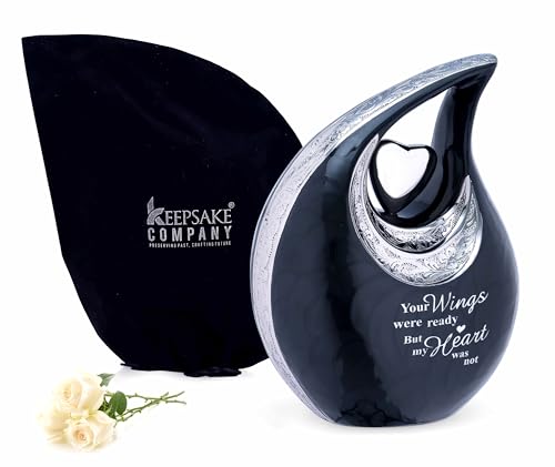 KEEPSAKE COMPANY Große Urnen für Erwachsene für menschliche Asche, Männer – Erwachsene, Männer und Frauen – Urnen für Asche, rote Urne, Herzurne, 2,5 l Fassungsvermögen, schwarz vorgraviert KEEPSAKE COMPANY Große Urnen für Erwachsene für menschliche Asche, Männer – Erwachsene, Männer und Frauen – Urnen für Asche, rote Urne, Herzurne, 2,5 l Fassungsvermögen, schwarz vorgraviert von KEEPSAKE COMPANY