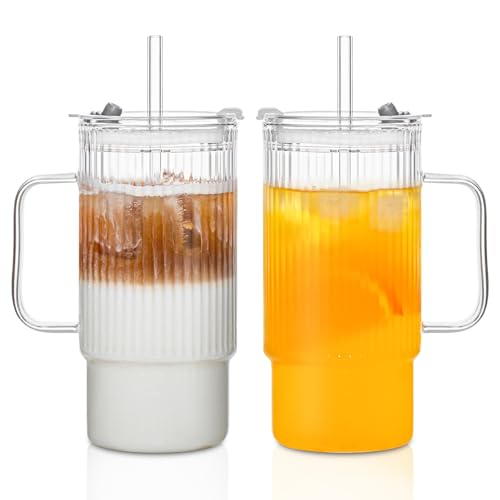 KEMORELA 2 Stück 590ml Glastumbler mit Deckel & Strohhalm – Gerippte Trinkgläser mit Henkel – Stilvolle Glasbecher für Eiskaffee, Bubble Tea, Smoothies & Erfrischungsgetränke KEMORELA 2 Stück 590ml Glastumbler mit Deckel & Strohhalm – Gerippte Trinkgläser mit Henkel – Stilvolle Glasbecher für Eiskaffee, Bubble Tea, Smoothies & Erfrischungsgetränke von KEMORELA