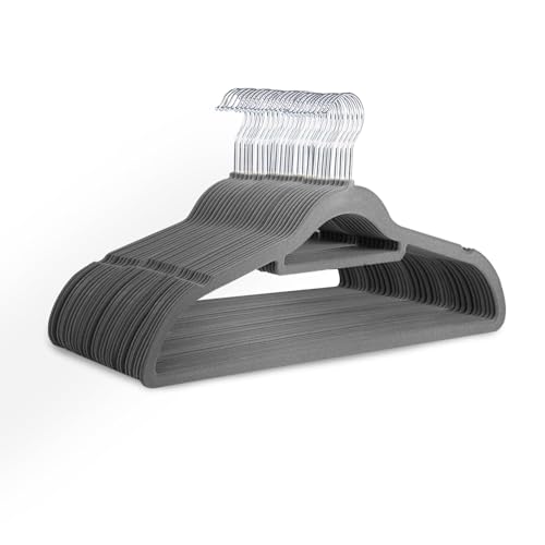 KEPLIN Kleiderbügel Samt (45 cm) 50 Stück - Dünne, rutschfeste Kleiderbügel mit Krawattenstange und 360° Haken für zu Hause, Robuste & platzsparende Kleiderbügel für Anzüge und Jacken (Grau) von KEPLIN