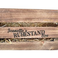Rustikale Holzkiste "Ruhestand Box" Individuelles Geschenk Zur Rente Bauernkiste Als Abschiedsgeschenk Arbeitskollegen Pension Genuss-Kiste von KESKADO