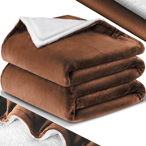 KESSER® Kuscheldecke Flauschige Sherpa Extra Weich & Warm Wohndecke Flanell Fleecedecke, Falten beständig/Anti-verfärben als Couchdecke Sofadecke oder Bettüberwurf, 130 cm x 150 cm (L) Dunkelbraun von KESSER