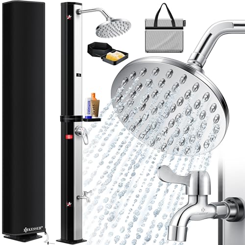 KESSER® Solardusche 60 Liter Solar Gartendusche inkl. Metall-Duschablage, Schutzhaube & Tasche | warmes Wasser | max. 60°C | Pooldusche Camping| Regenduschkopf und Wasserhahn | Schwarz/Silber von KESSER