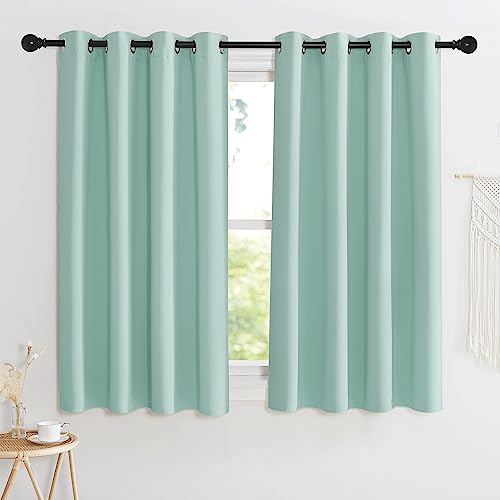 KGORGE Vorhänge Grün Blickdicht Ösenvorhang 2er Set Kurze Blickdichte Gardinen Kinderzimmer Junge Thermogardinen mit Ösen Verdunklungsvorhänge, 145 x 140 cm(HxB), Hellgrün von KGORGE