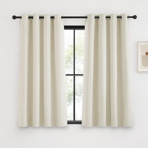 KGORGE Wohnzimmer Gardinen Kurz Fenster Vorhänge Beige 2er Set 145 x 140 cm(HxB) Verdunklungsgardine Ösen Vorhang Verdunkelung Hellbeige Thermovorhang Hitzeschutz Blackout Curtains von KGORGE