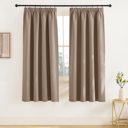 KGORGE Thermo Vorhang 175 cm Lang 2er Set Gardinen Blickdicht Kräuselband Verdunklungsvorhänge für Schienen Vorhänge Wohnzimmer Modern, 175 x 140 cm(HxB), Cappuccino von KGORGE