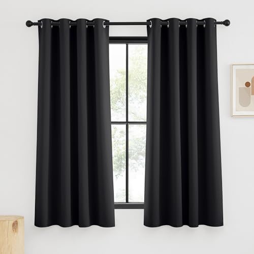 KGORGE Schwarze Gardinen 2er Set Schlafzimmer Vorhänge Lichtundurchlässig 175 x 140 cm(HxB) Vorhang Schwarz Blickdicht Verdunklungsvorhänge Ösen Gardinen Kurz Fenster Thermogardine Wärmeisolierend von KGORGE