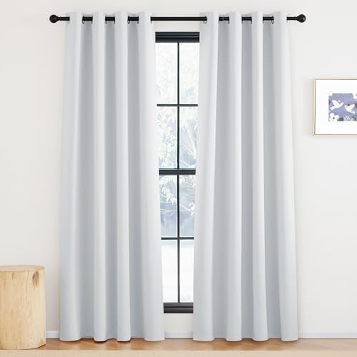 KGORGE Weiße Blickdichte Gardinen mit Ösen 2er Set Wärmeisolierende Vorhänge für Wohnzimmer Deko 220 x 140 cm(HxB) Blackout Curtains for Bedroom Verdunklungsvorhänge Grauweiß von KGORGE