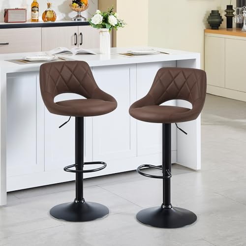 KHISCHMO Barhocker 2er Set Barstuhl Höhenverstellbar mit Ausgeschnittenen Rückenlehnen 360° Drehbar Polsterhocker mit Kunstleder Fußstütze aus Metall für Esszimmer Heimbar Kücheninsel, Braun von KHISCHMO