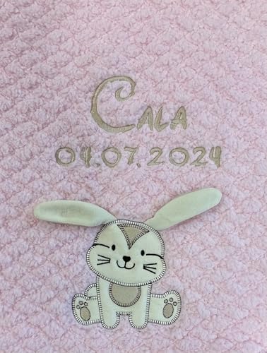 KIDDI-MEDIA Babydecke mit Name und Geburtsdatum Bestickt/kuschelig weich / 1A Qualität (Rosa - Hase (Extra Flausch)) von KIDDI-MEDIA