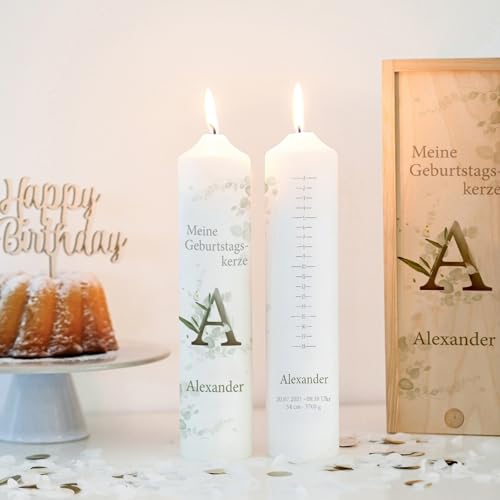 Geburtstagskerze Buchstabe Eukalyptus, Geburtskerze personalisiert, Geburtstagskerze mit Geburtstagsskala, 1.-18. Geburtstag, Geschenk zum Geburtstag, Kerze Geburtstag, Lebenskerze von KIDSLINO