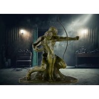Art-Deco-Bronzeskulptur. Der Bogenschütze Bringt Einem Jungen Den Umgang Mit Bogen Bei von KIKOOYOUARTDECO
