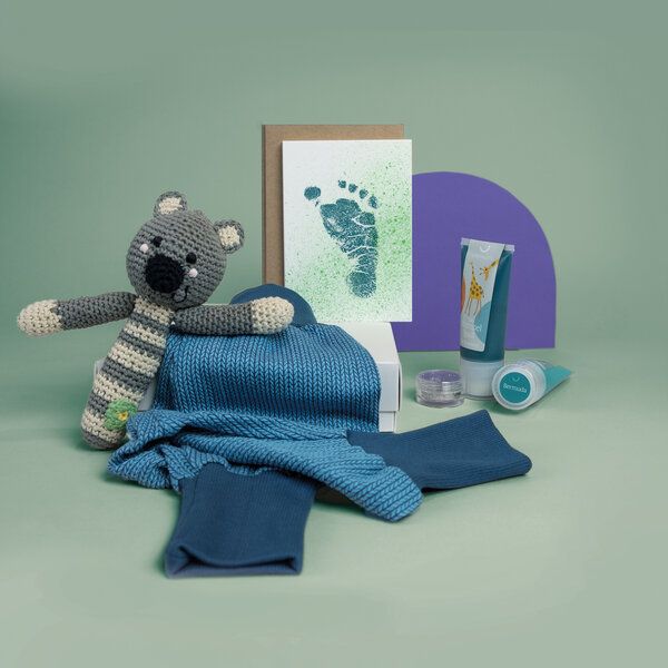KINDACUTE Baby Footprints & Erinnerungen zur Geburt schenken: Babybox New Kid in Town von KINDACUTE